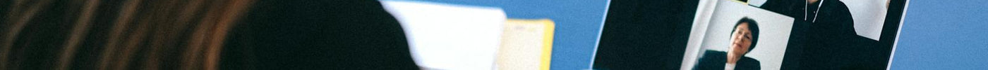 CE-Kennzeichnung und FDA-Label nebeneinander auf medizinischen Verpackungen