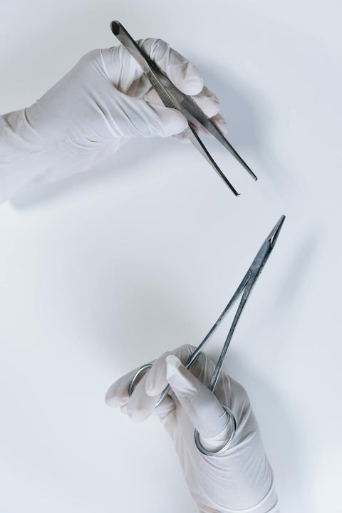 Wound irrigation syringes